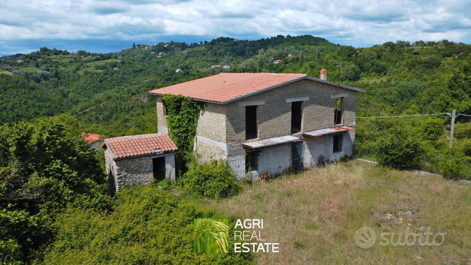 Abitazione da ristrutturare con 18 HA di terreno - Vista 3