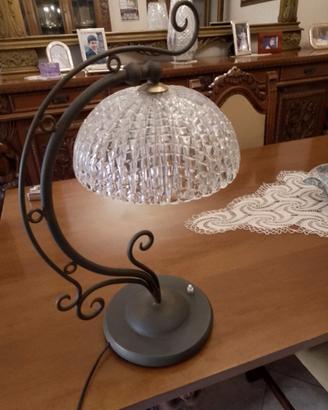 Lampada da tavolo in ferro battuto
