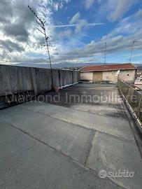 Palazzetto con terrazza a Giarre centro