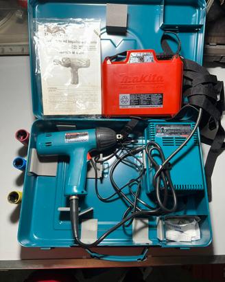 Avvitatore ad Impulsi Makita 6902D 14,4V con Valig
