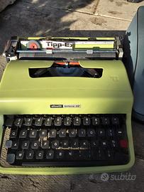 Macchina da scrivere portatile Olivetti Lettera 32