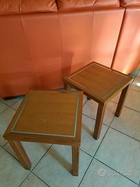 2mobiletti bassi in legno massello, come nuovi