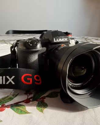 Panasonic LUMIX G9 con obbiettivi