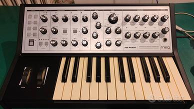 Moog Sub Phatty con flight case