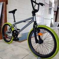 bicicletta BMX NUOVA decathlon più pedane