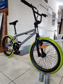bicicletta BMX NUOVA decathlon più pedane