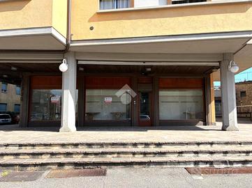 NEGOZIO A DARFO BOARIO TERME