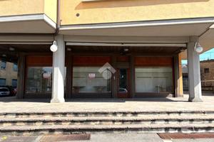 NEGOZIO A DARFO BOARIO TERME
