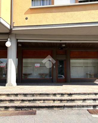 NEGOZIO A DARFO BOARIO TERME