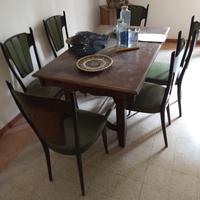 Antico tavolo con 6 sedie