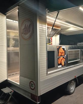 Rimorchio foodtruck usato pari al nuovo