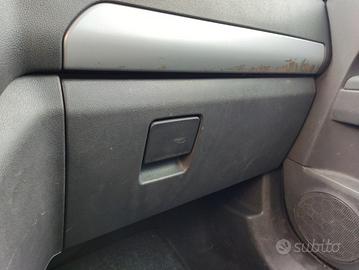 Cassetto portaoggetti OPEL ZAFIRA del 2007
