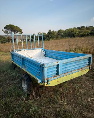 Trattore agricolo