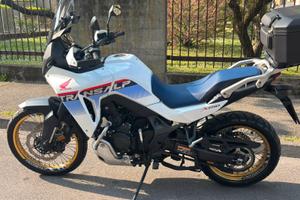 Transalp XL750 pari al nuovo super accessoriata
