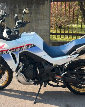 Transalp XL750 pari al nuovo super accessoriata