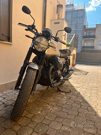 Moto Guzzi V7 III STONE 850 2023