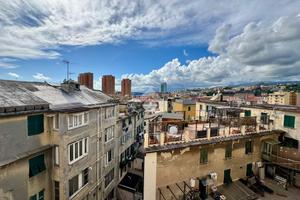 5 LOCALI A GENOVA