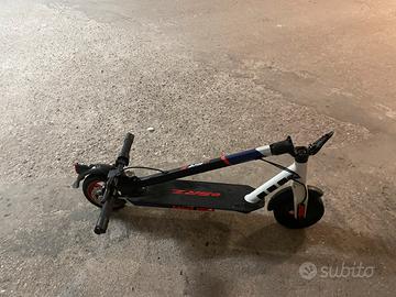 Monopattino elettrico aprilia eSRZ