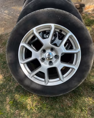 Gomme e cerchi originali da 17 per jeep renegade