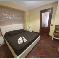Soggiorno cucina, bagno, camera da letto. Arredato