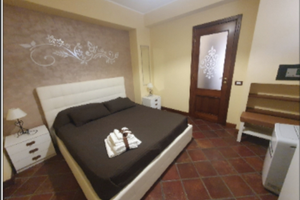 Soggiorno cucina, bagno, camera da letto. Arredato