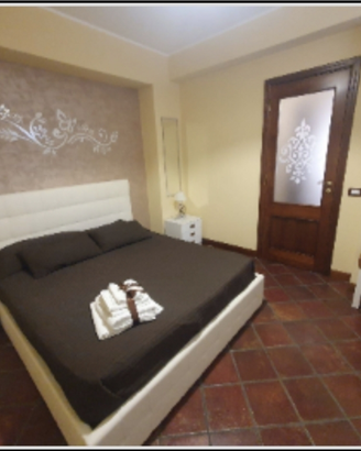Soggiorno cucina, bagno, camera da letto. Arredato