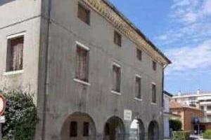 Immobile in asta di 500 m² con 5 locali a Mogliano