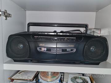 Radio portatile con mangiacassette