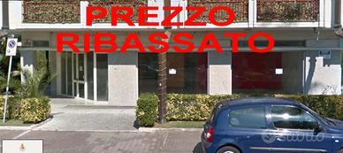 Marina di Massa fondo commerciale Cat. C1