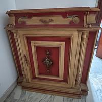 Mobiletto dipinto a mano