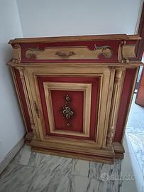 Mobiletto dipinto a mano