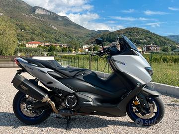 TMax 560