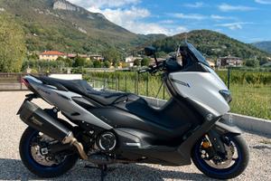 TMax 560