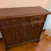 Mobiletto in legno con ante e cassetti