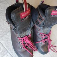 Scarponi da trekking in montagna 