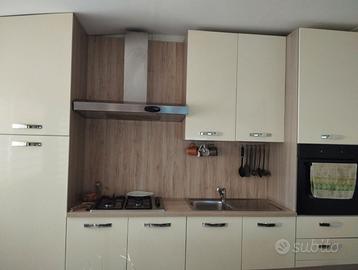 Cucina e parete attrezzata