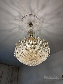 Mobili d'arredo, lampadari, divani e letto matrim