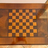 Tavolino da scacchi intarsiato