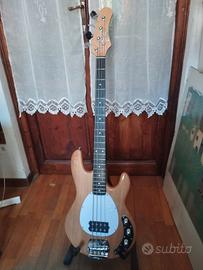 Basso Eko Mm-300 tipo Music Man Stingray