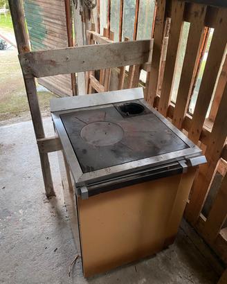 termocucina a legna funzionante.