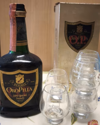 Brandy Oro Pilla con bicchieri