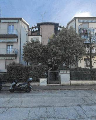 Immobile in asta di 91 m² con 2 locali e box auto 