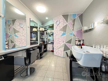 Locale commerciale arredato