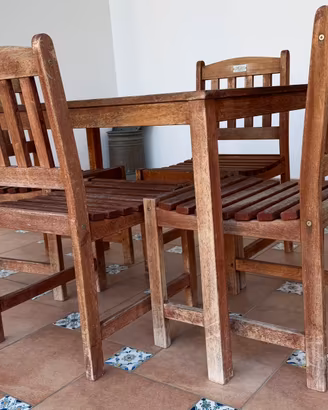 Tavolo in legno da giardino