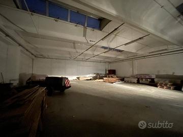 Immobile di 343 m² con 2 locali a Calolziocorte