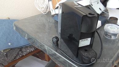 macchina caffè Nespresso Essenza Mini