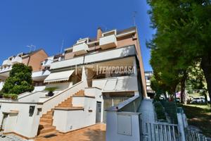 VILLINO A SCHIERA LIBERO SU TRE LATI