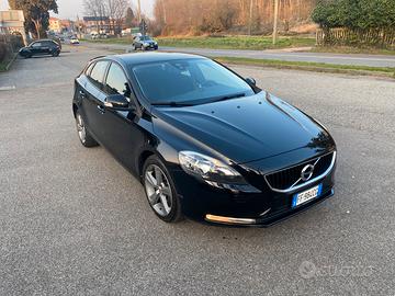 Volvo V40 D2
