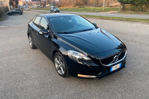 Volvo V40 D2