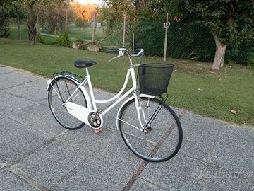 bicicletta donna con cestino pronta all'uso 